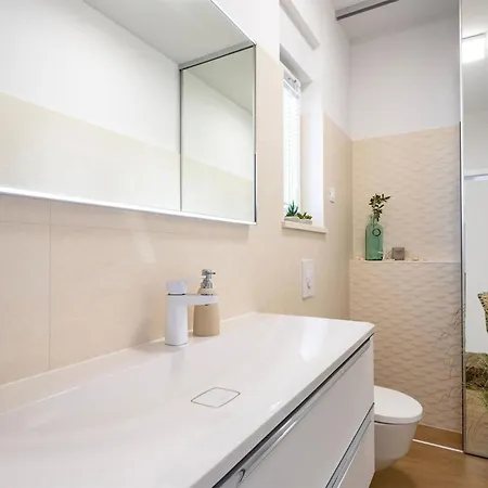 Holiday home Lilly Srima -